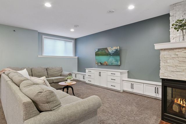 1646 Isabella Parkway, Chaska, MN 55318