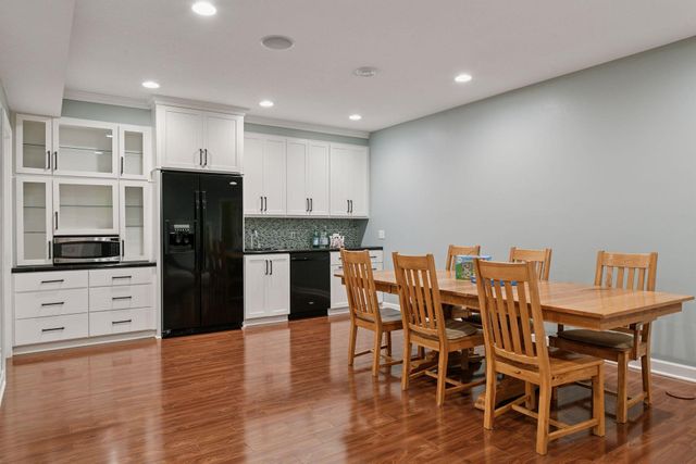 1646 Isabella Parkway, Chaska, MN 55318