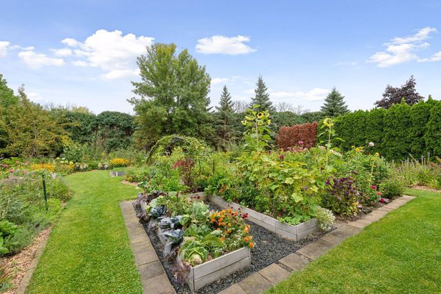 1646 Isabella Parkway, Chaska, MN 55318