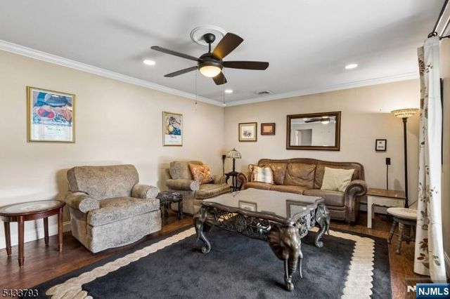 6 Davenport Avenue, Roseland, NJ 07068