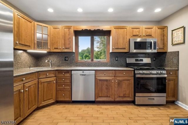 6 Davenport Avenue, Roseland, NJ 07068