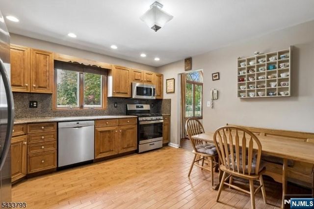 6 Davenport Avenue, Roseland, NJ 07068