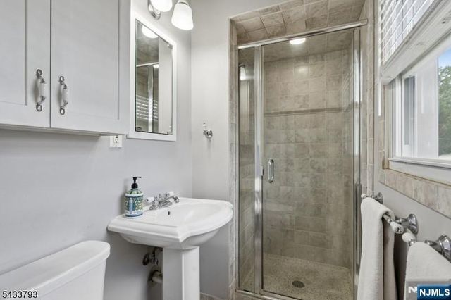 6 Davenport Avenue, Roseland, NJ 07068