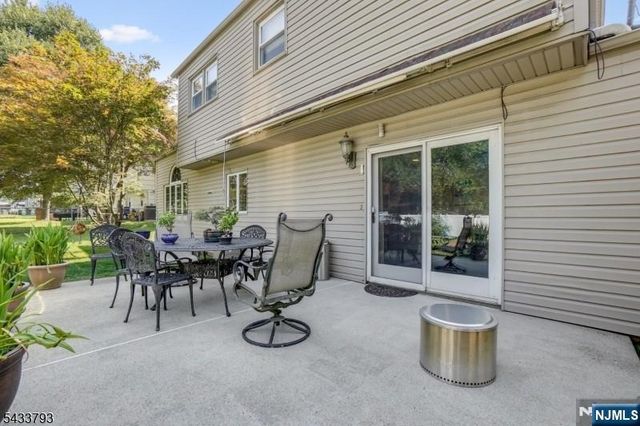 6 Davenport Avenue, Roseland, NJ 07068