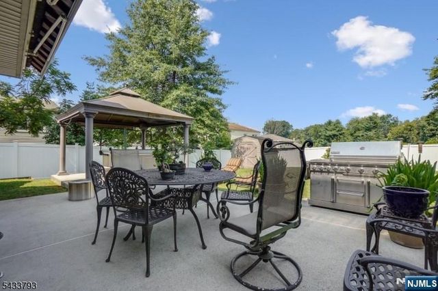 6 Davenport Avenue, Roseland, NJ 07068