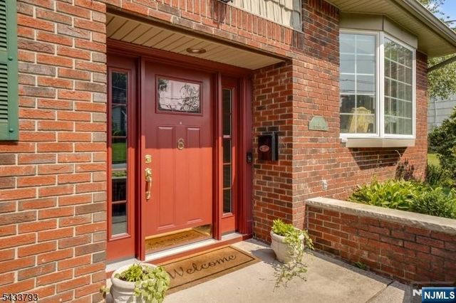 6 Davenport Avenue, Roseland, NJ 07068