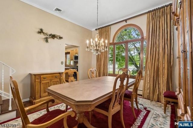 6 Davenport Avenue, Roseland, NJ 07068