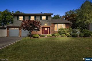 6 Davenport Avenue, Roseland, NJ 07068