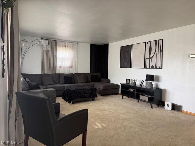 538 S Silver Street, Louisville, OH 44641