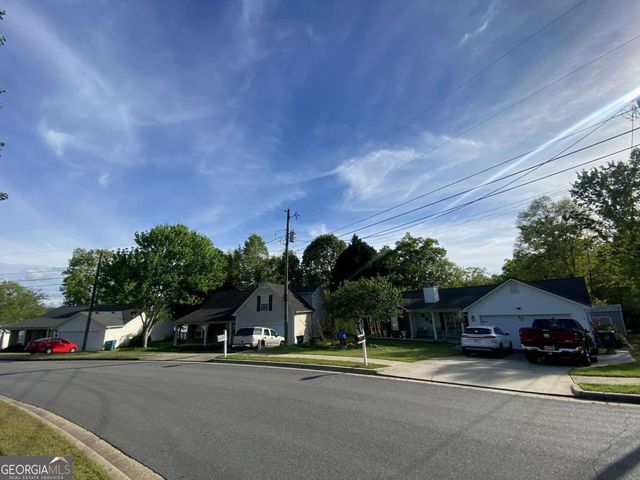 188 Waters Edge Drive, Locust Grove, GA 30248