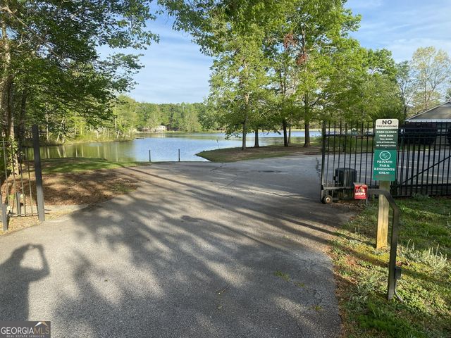 188 Waters Edge Drive, Locust Grove, GA 30248