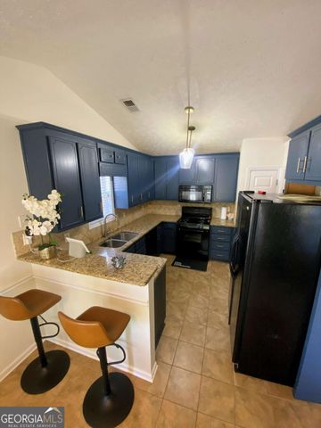 188 Waters Edge Drive, Locust Grove, GA 30248