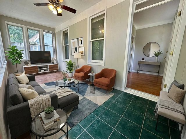 50 Sheridan Street, Elgin, IL 60123