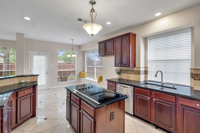 921 Brown Trail, Coppell, TX 75019