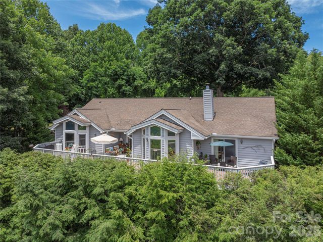 94 Oakcrest Lane, Waynesville, NC 28786
