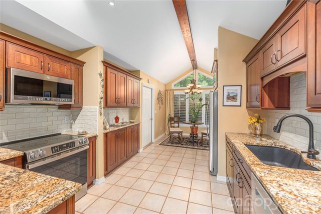 94 Oakcrest Lane, Waynesville, NC 28786