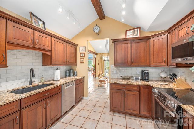 94 Oakcrest Lane, Waynesville, NC 28786