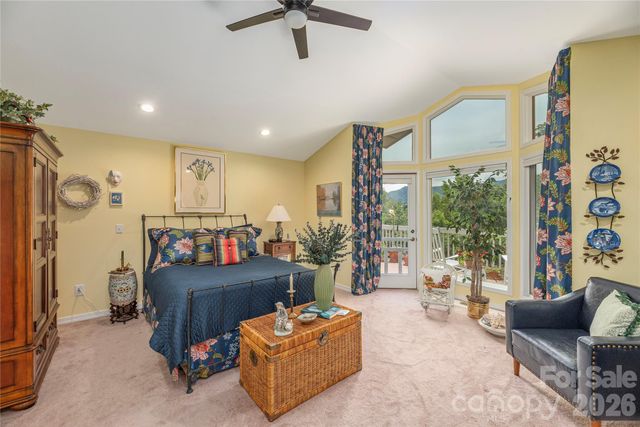 94 Oakcrest Lane, Waynesville, NC 28786