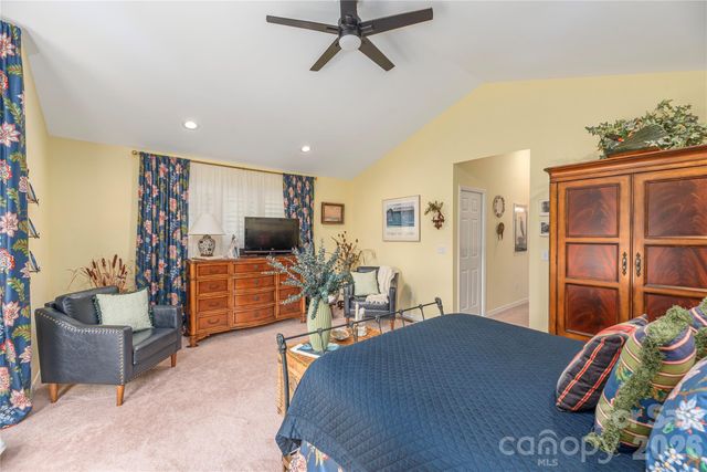 94 Oakcrest Lane, Waynesville, NC 28786