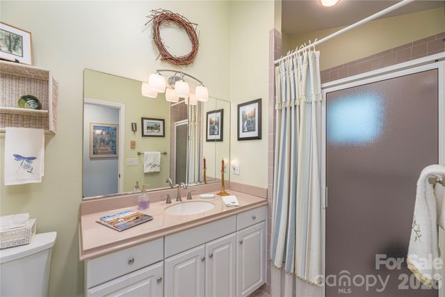 94 Oakcrest Lane, Waynesville, NC 28786