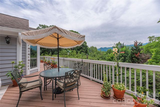 94 Oakcrest Lane, Waynesville, NC 28786