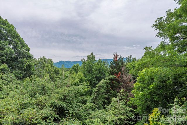 94 Oakcrest Lane, Waynesville, NC 28786