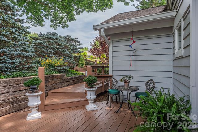 94 Oakcrest Lane, Waynesville, NC 28786