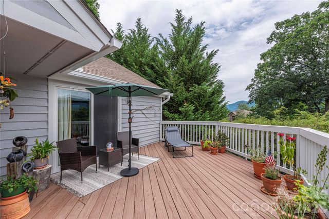 94 Oakcrest Lane, Waynesville, NC 28786