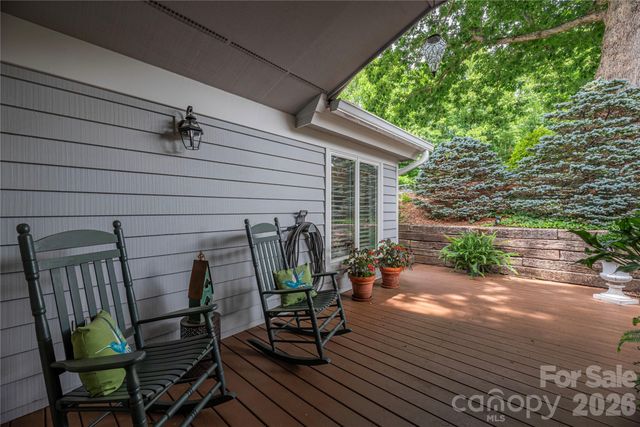 94 Oakcrest Lane, Waynesville, NC 28786