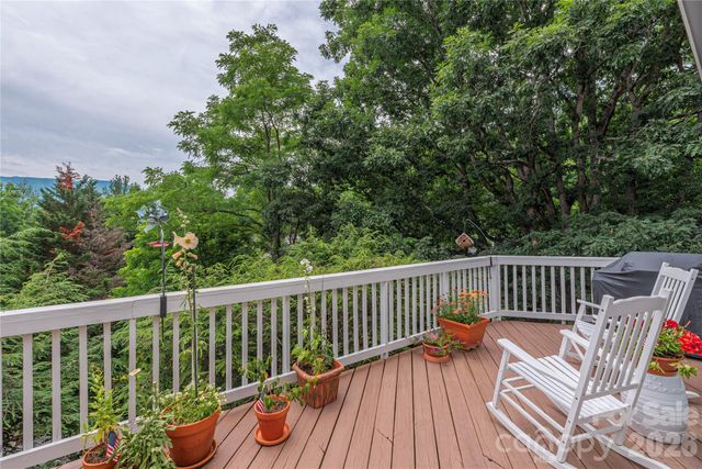 94 Oakcrest Lane, Waynesville, NC 28786