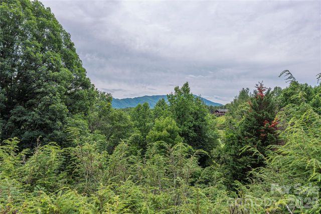 94 Oakcrest Lane, Waynesville, NC 28786