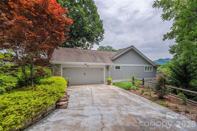 94 Oakcrest Lane, Waynesville, NC 28786