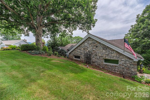94 Oakcrest Lane, Waynesville, NC 28786