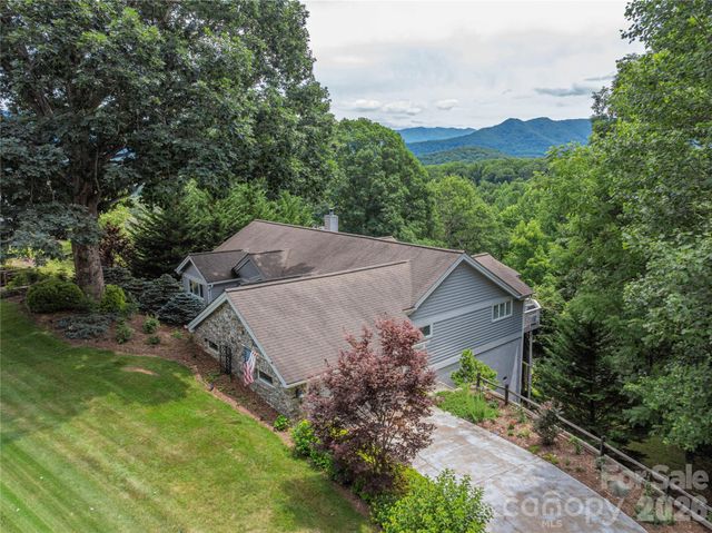 94 Oakcrest Lane, Waynesville, NC 28786