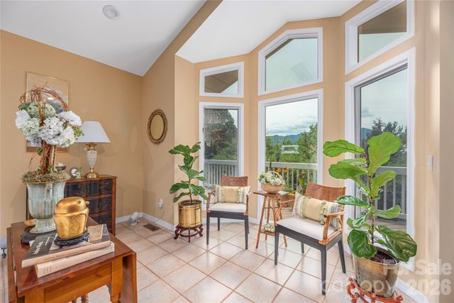 94 Oakcrest Lane, Waynesville, NC 28786