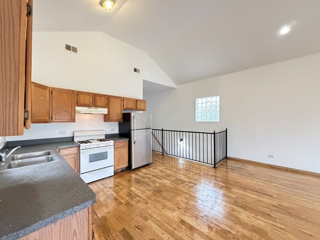 3100 W Polk Street 3, Chicago, IL 60612