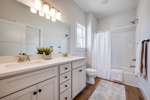 1264 Old County House Rd, Charlotte, TN 37036