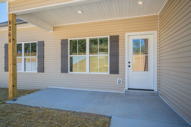 1264 Old County House Rd, Charlotte, TN 37036