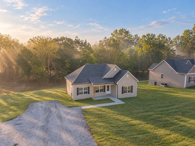 1264 Old County House Rd, Charlotte, TN 37036