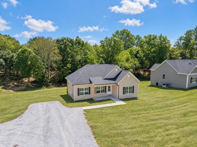 1264 Old County House Rd, Charlotte, TN 37036