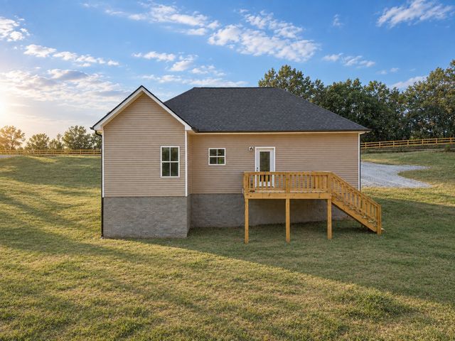 1264 Old County House Rd, Charlotte, TN 37036