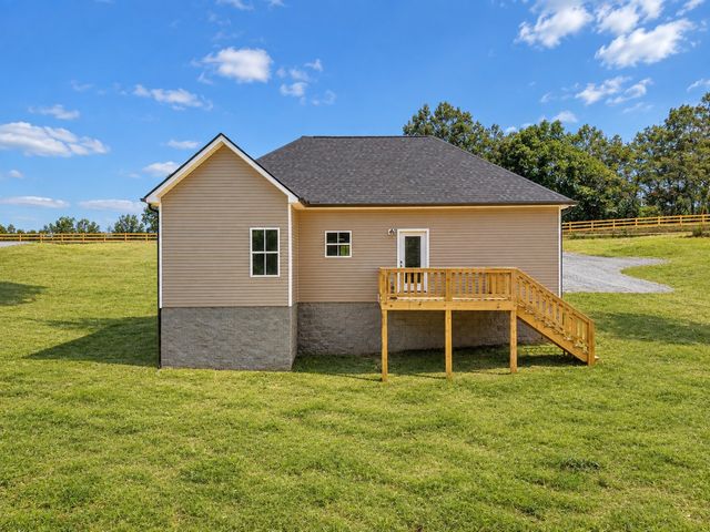 1264 Old County House Rd, Charlotte, TN 37036
