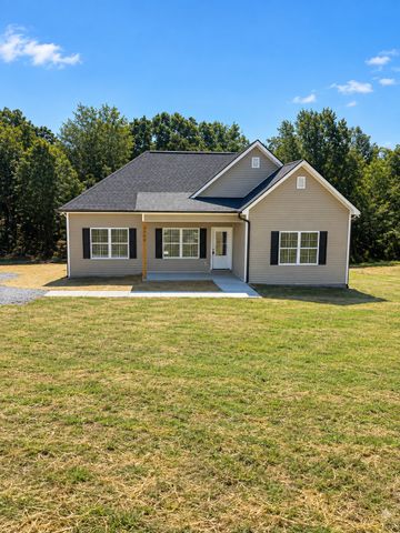 1264 Old County House Rd, Charlotte, TN 37036