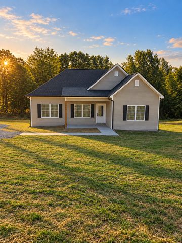 1264 Old County House Rd, Charlotte, TN 37036