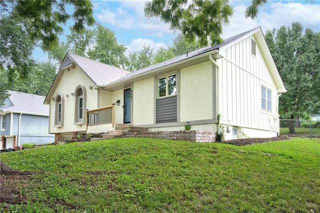 9927 N Harrison Drive, Kansas City, MO 64155