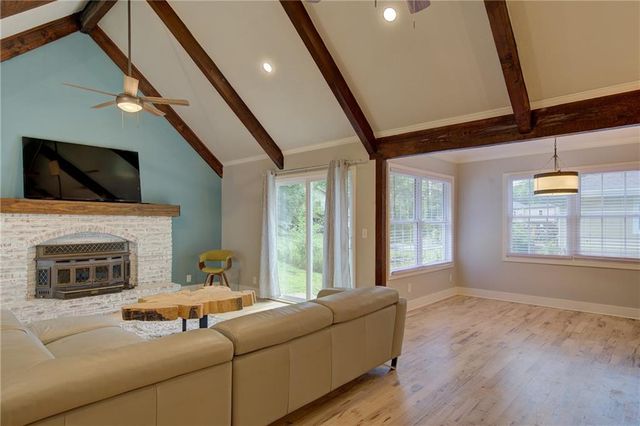 9927 N Harrison Drive, Kansas City, MO 64155