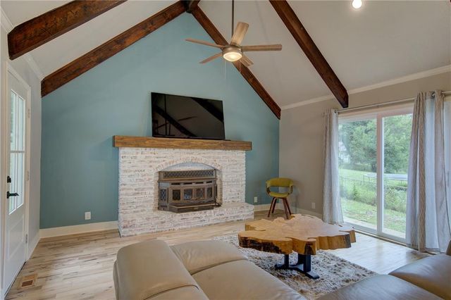 9927 N Harrison Drive, Kansas City, MO 64155