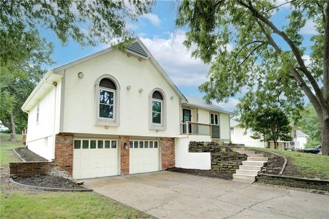 9927 N Harrison Drive, Kansas City, MO 64155