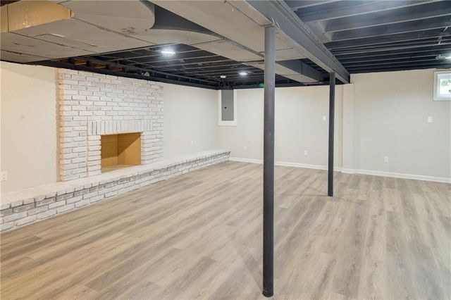 9927 N Harrison Drive, Kansas City, MO 64155