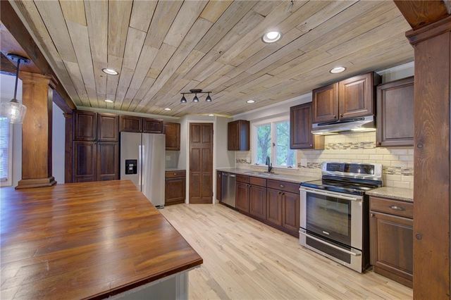 9927 N Harrison Drive, Kansas City, MO 64155
